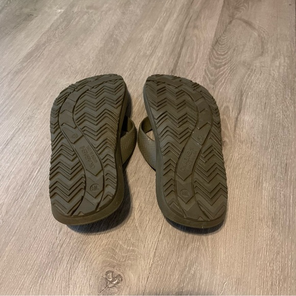 Men’s summer vacation Okabashi olive green Sandals Textured Footbed Flip-Flops - Picture 3 of 5